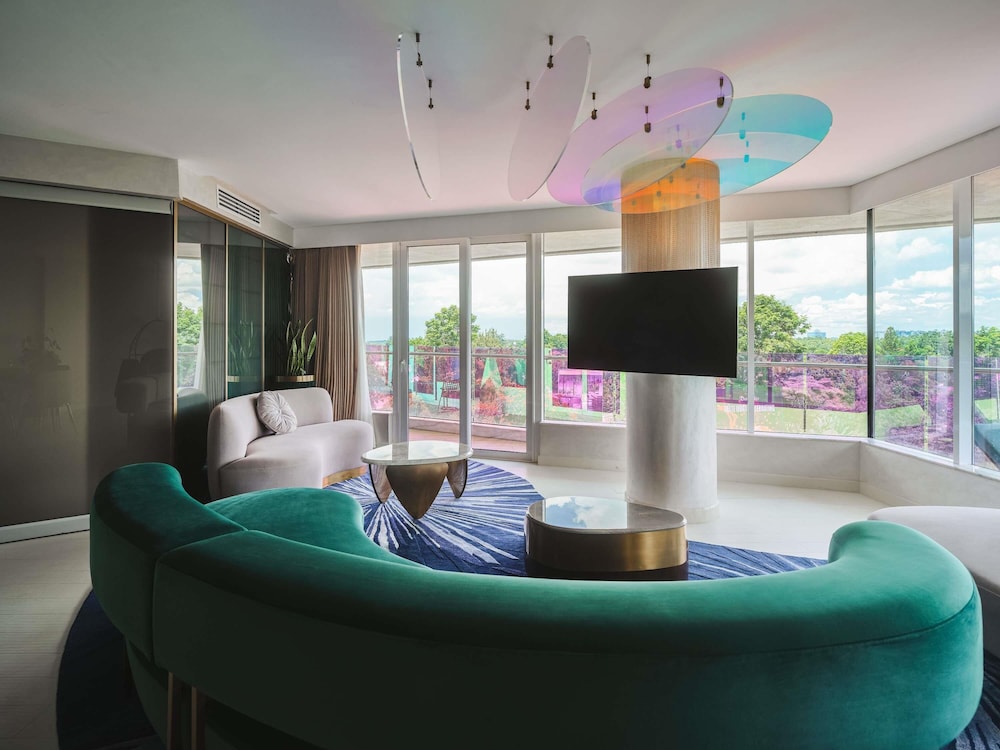 Suite, 1 King Bed, Balcony - Photo 4