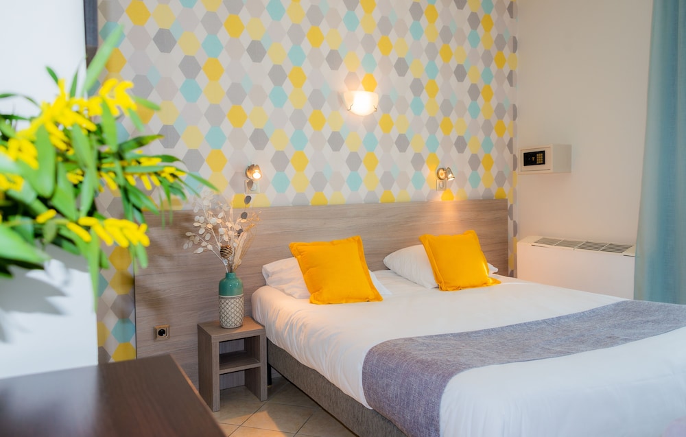 Comfort Room, 1 Queen Bed, Sea View photo 3