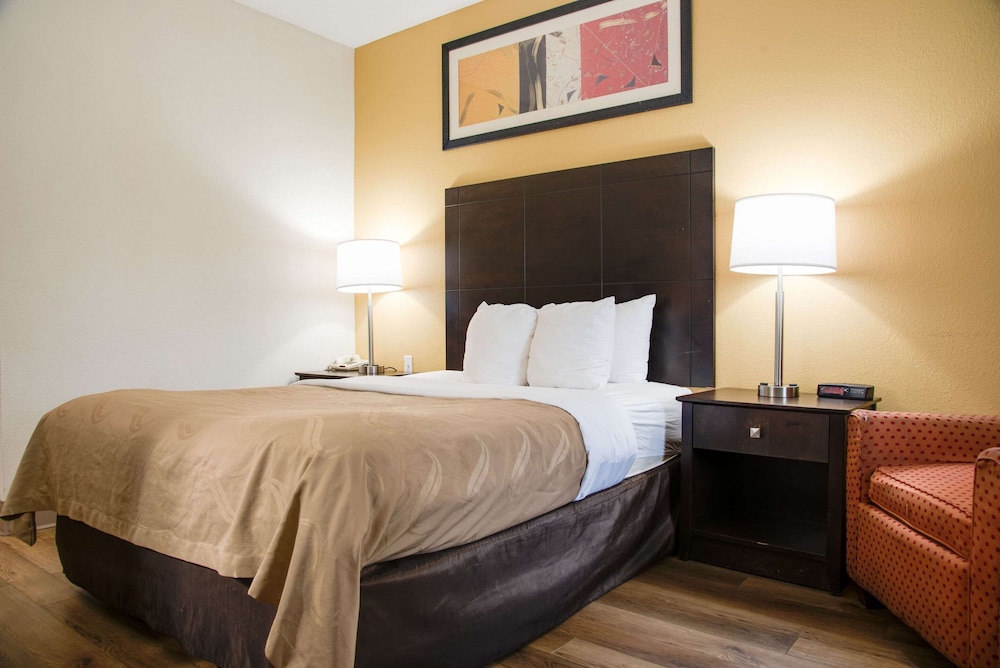 Standard Room, 1 King Bed, Non Smoking - Photo 1