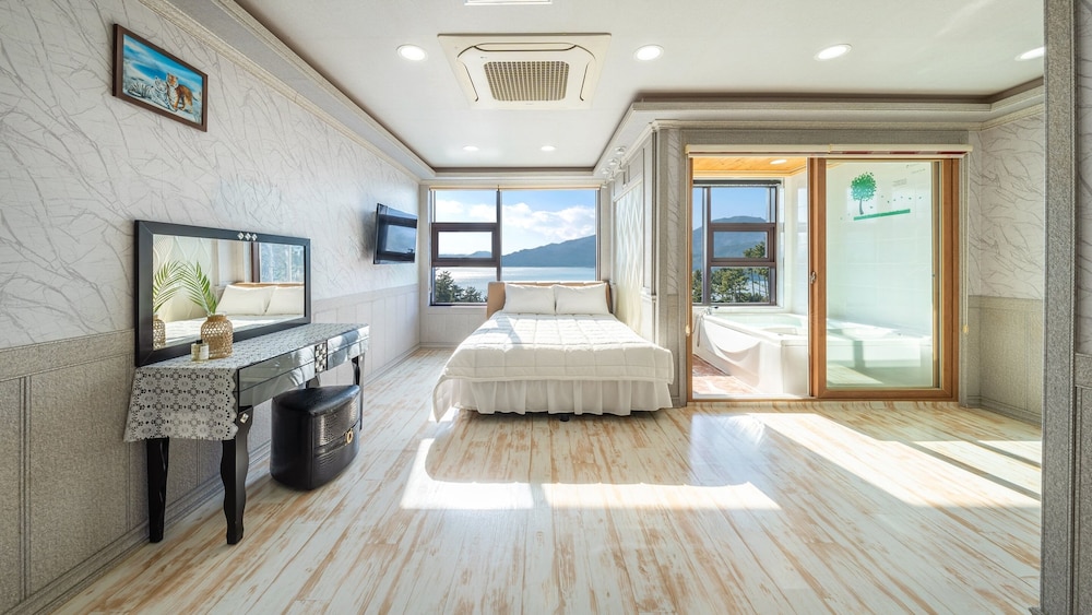 Basic Room, 1 Bedroom (Marine 203)