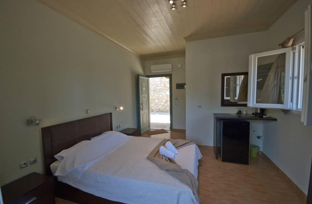 Double Room - Photo 6