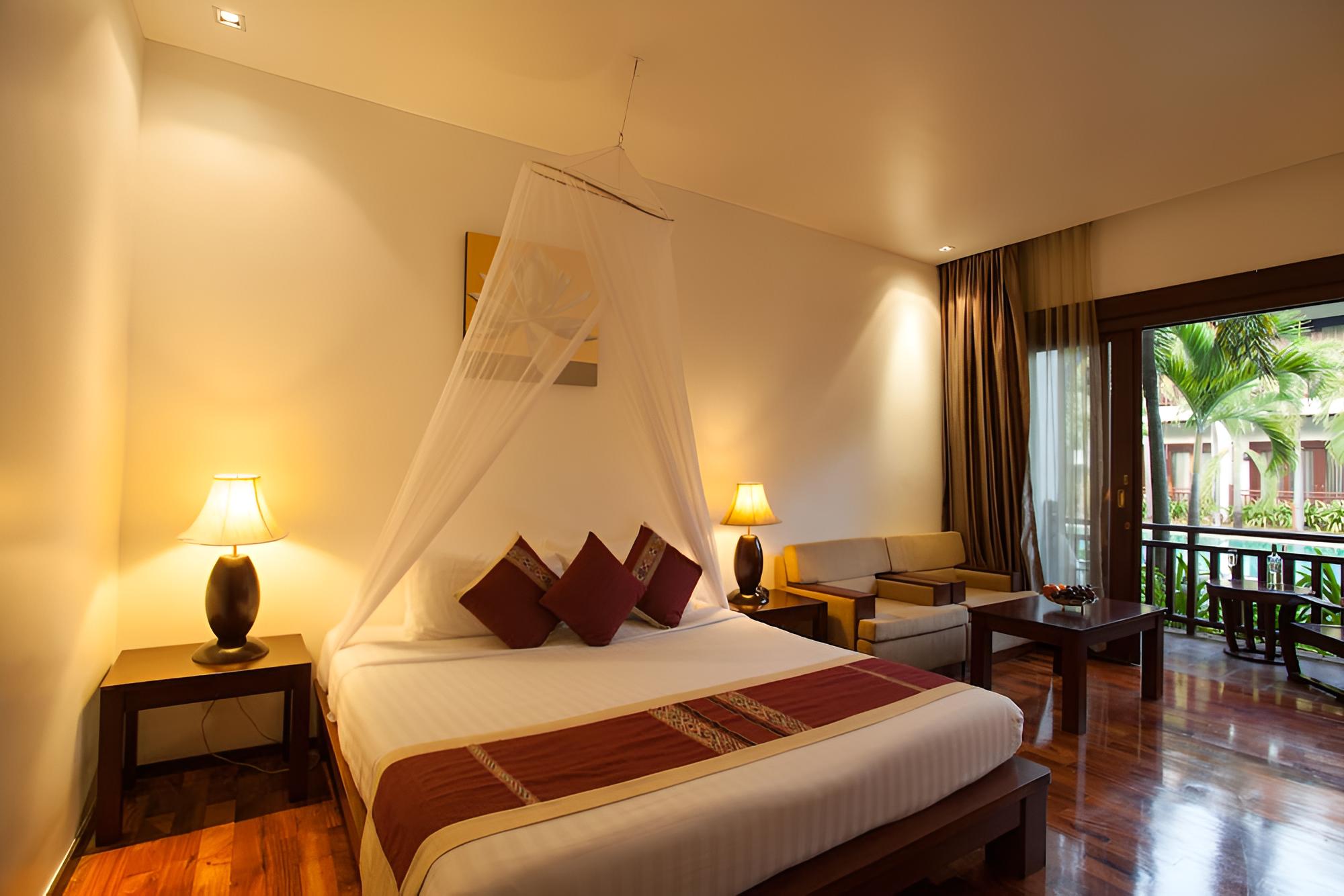 Deluxe Room, 1 King Bed, Balcony - Photo 2