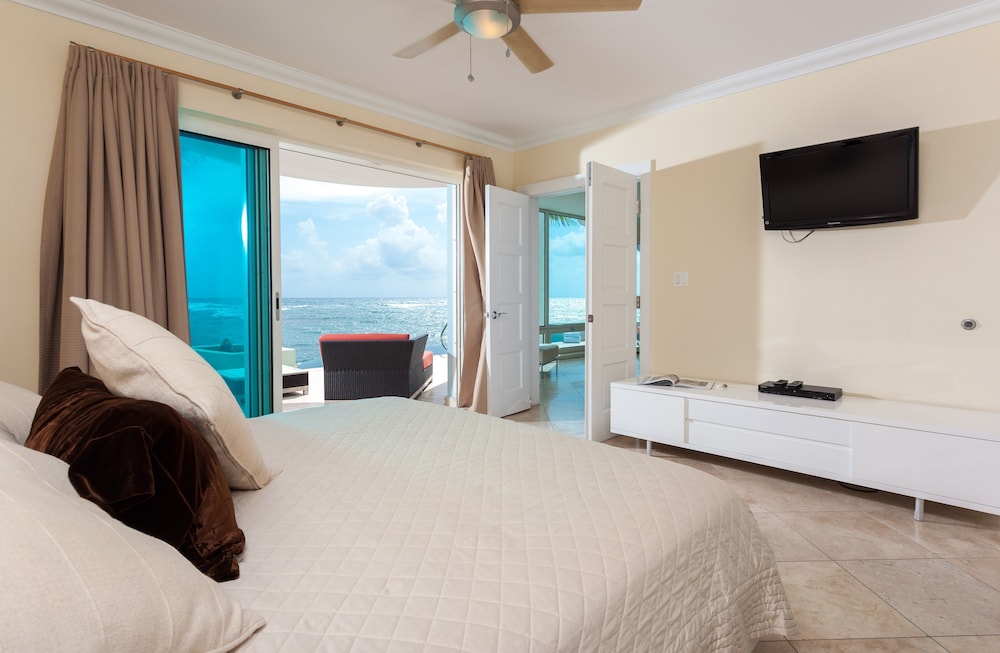 Lighthouse 3 Bedroom condo with Private pool 1B photo 1