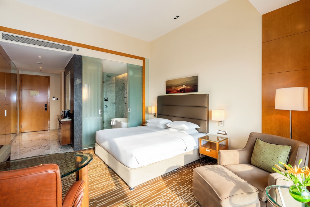 Club Room, 1 King Bed - Photo 7