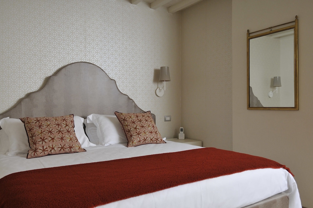 Superior Double or Twin Room photo 3
