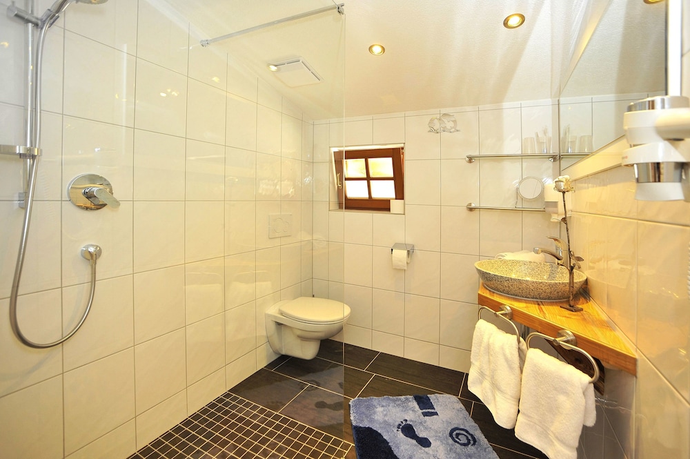 Classic Single Room, Balcony, Mountain View photo 3