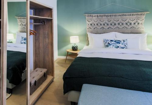 Two-Bedroom Apartment - Photo 21