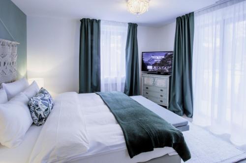 Two-Bedroom Apartment - Photo 11