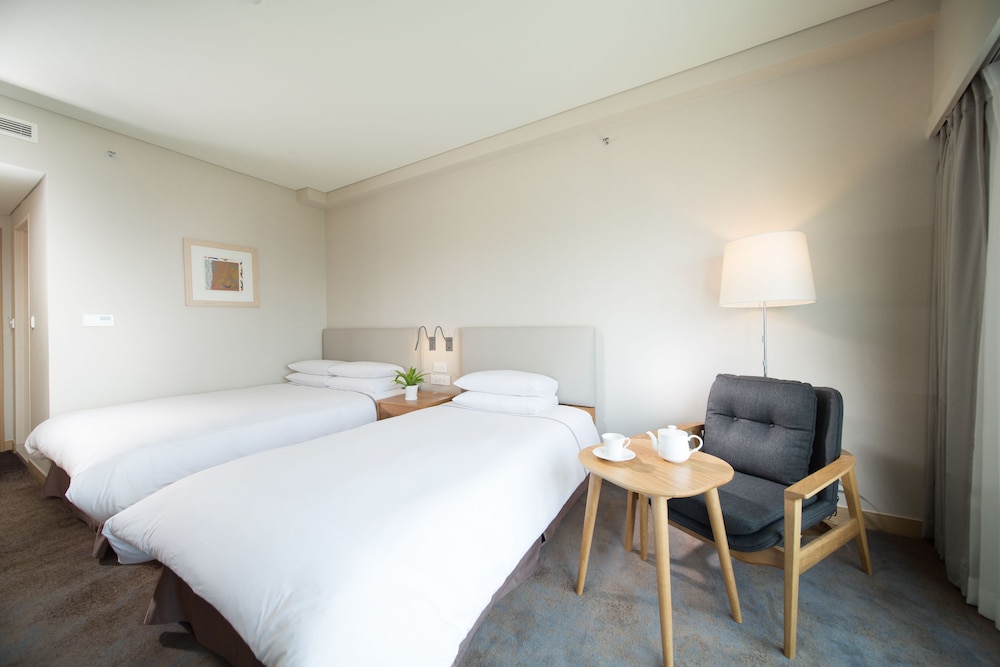 Standard Twin Room, Ocean View - Photo 3