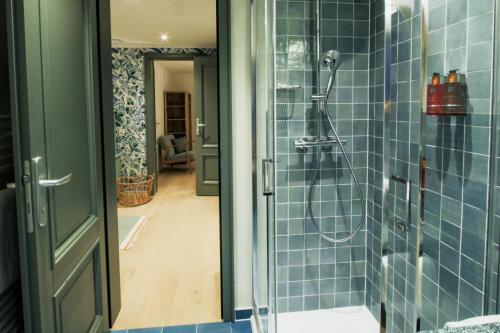 Two-Bedroom Apartment - Photo 24