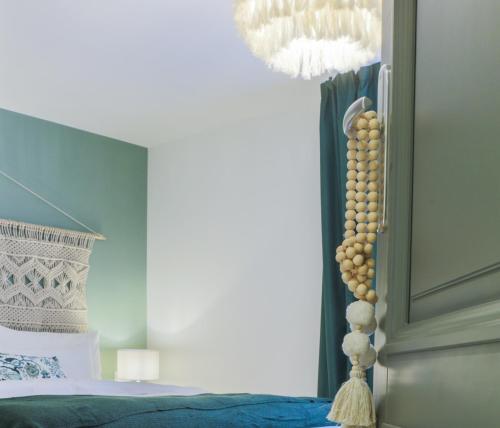 Two-Bedroom Apartment - Photo 25