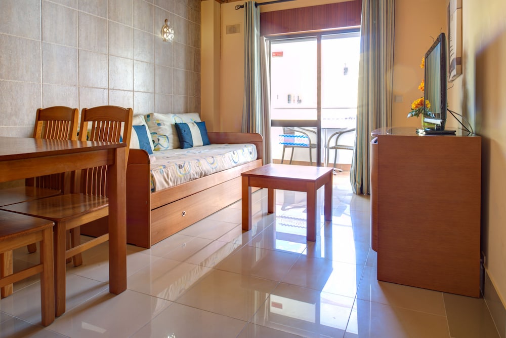 Superior Apartment, 1 Bedroom, Pool View - Photo 3