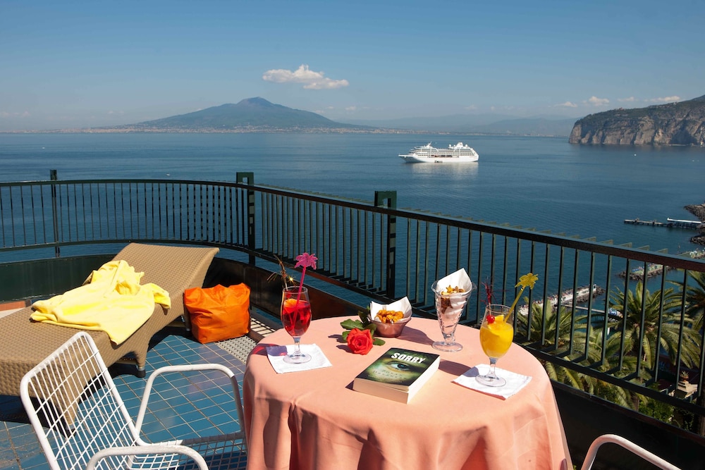 Suite, Balcony, Sea View - Photo 6