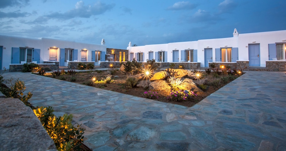 Sunset Wing Superior Suite Garden View - Photo 5