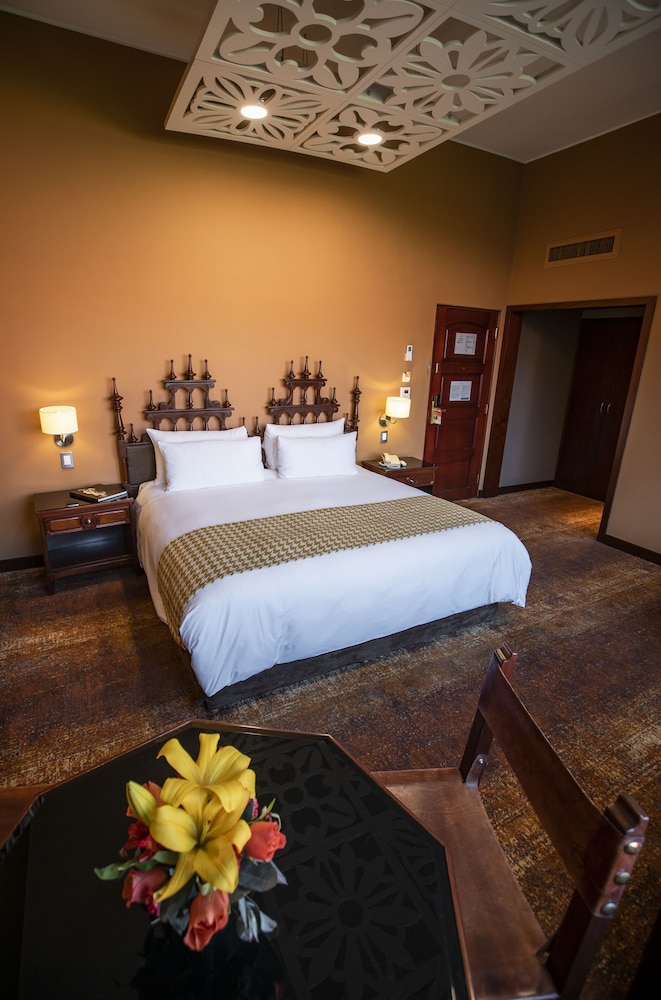 Premier Room, 1 King Bed, Non Smoking, Garden View - Photo 3