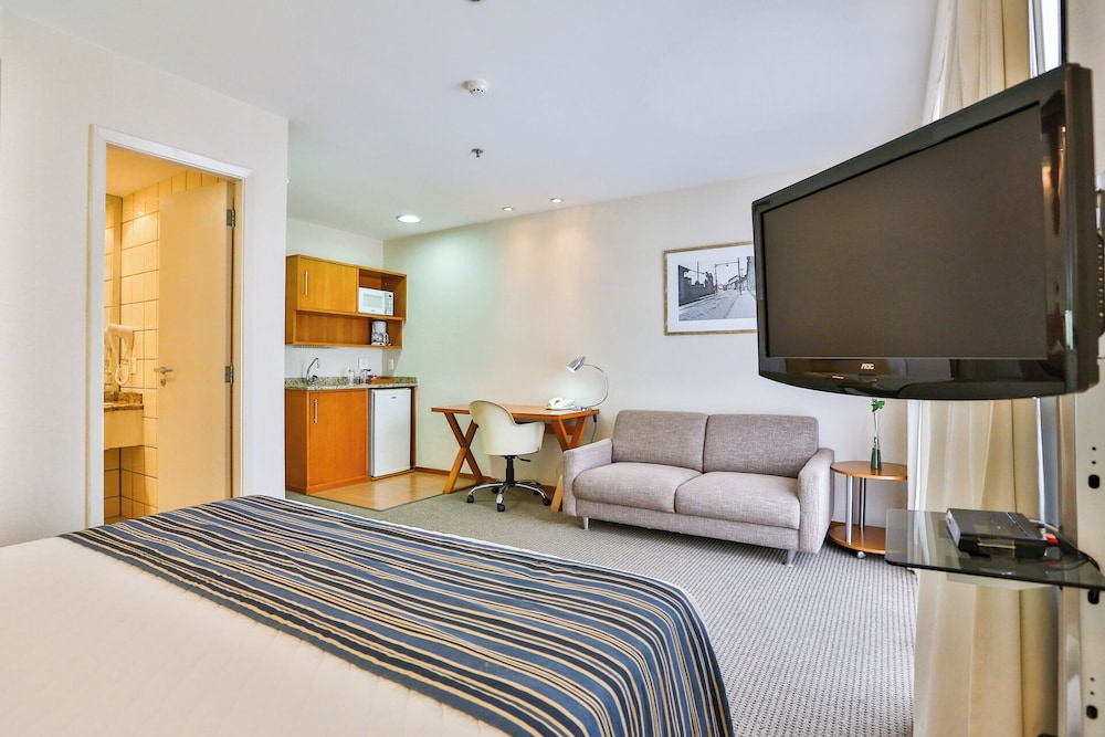 Standard Suite, 1 King Bed - Photo 11