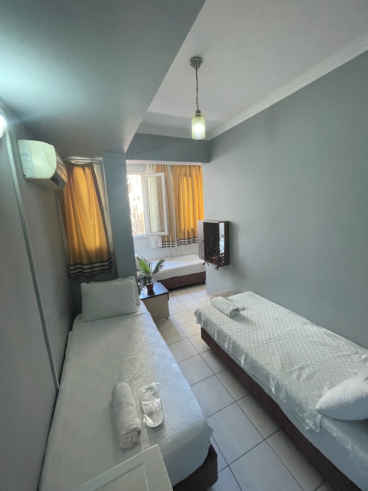City Triple Room