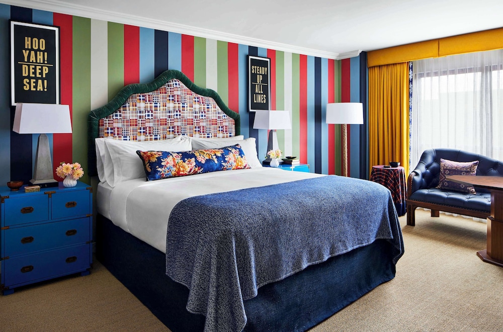Junior Suite, 1 King Bed, Bathtub (Mobility & Hearing) - Photo 11