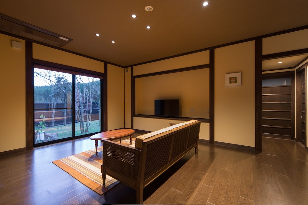 Western-style room with a private open air bath, TypeB2