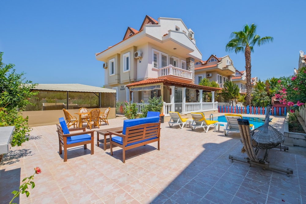 Classic Villa photo 2