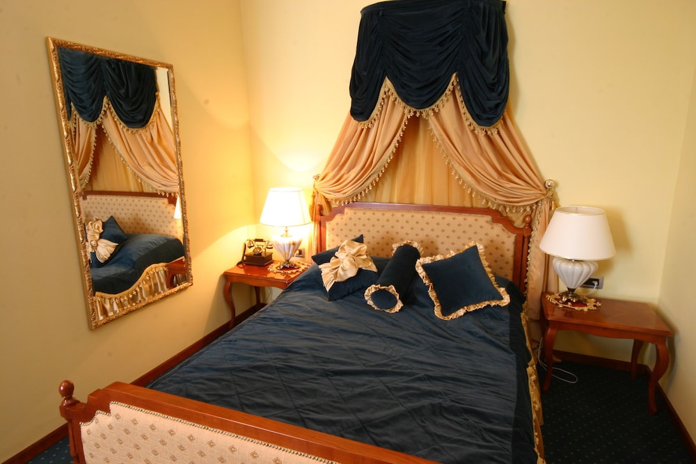 Honeymoon Suite, 1 King Bed with Sofa bed, Non Smoking, River View photo 2