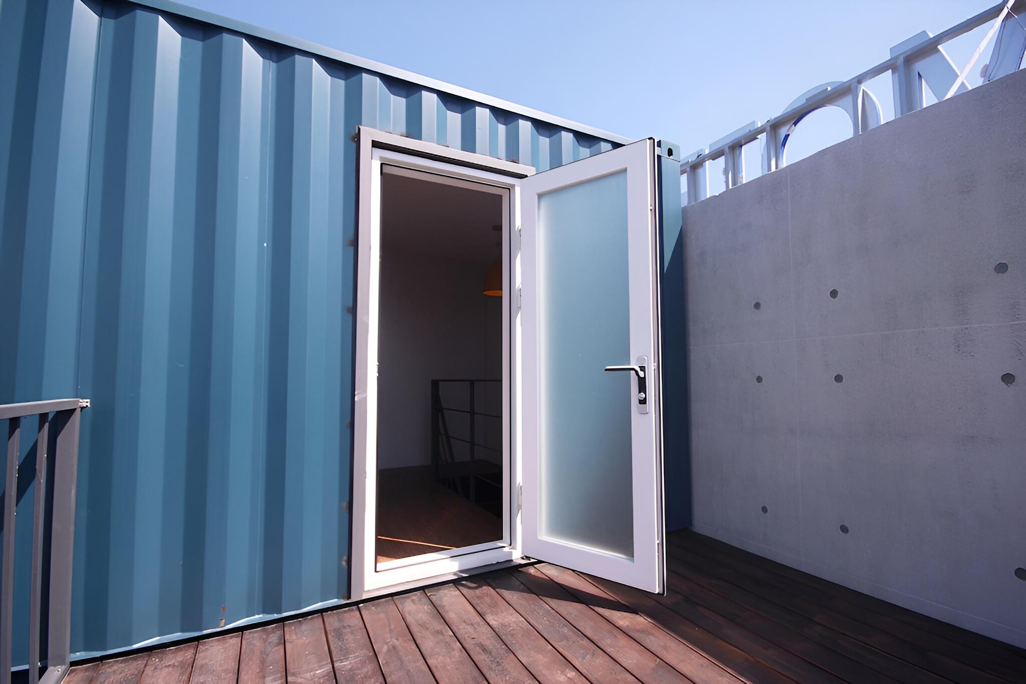 Room (Rooftop Room - Netflix available (for) photo 2