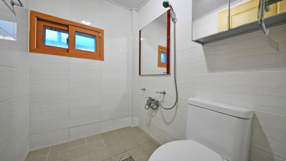 Basic Room, 1 Bedroom (Punky ( F1 )) - Photo 8