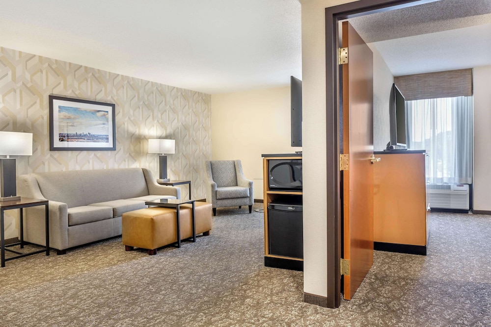 Suite, 1 King Bed with Sofa bed, Accessible, Refrigerator & Microwave (2 Rooms, Tub) - Photo 1