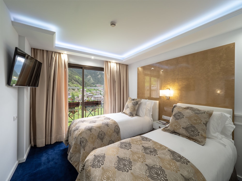 Family Room, 2 Bedrooms, Jetted Tub, Valley View