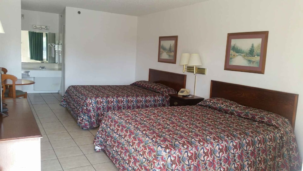 Basic Double Room, 2 Queen Beds, Non Smoking photo 1