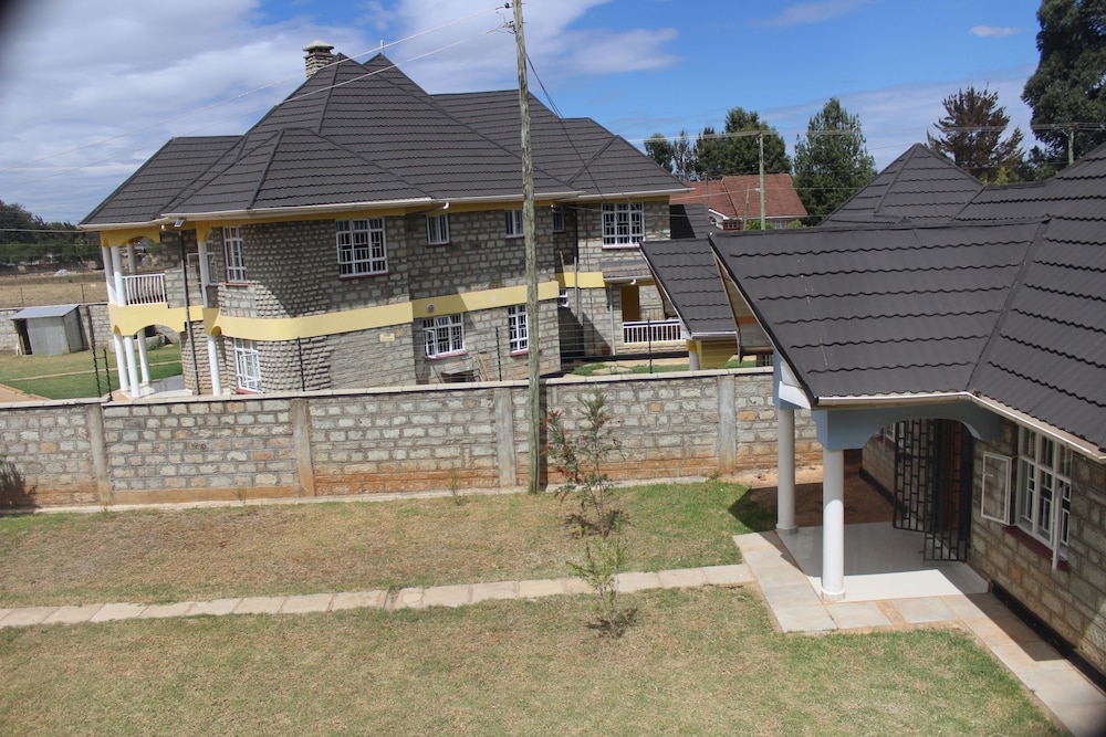 Basic Single Room, 1 Double Bed, Shared Bathroom, Park View photo 2