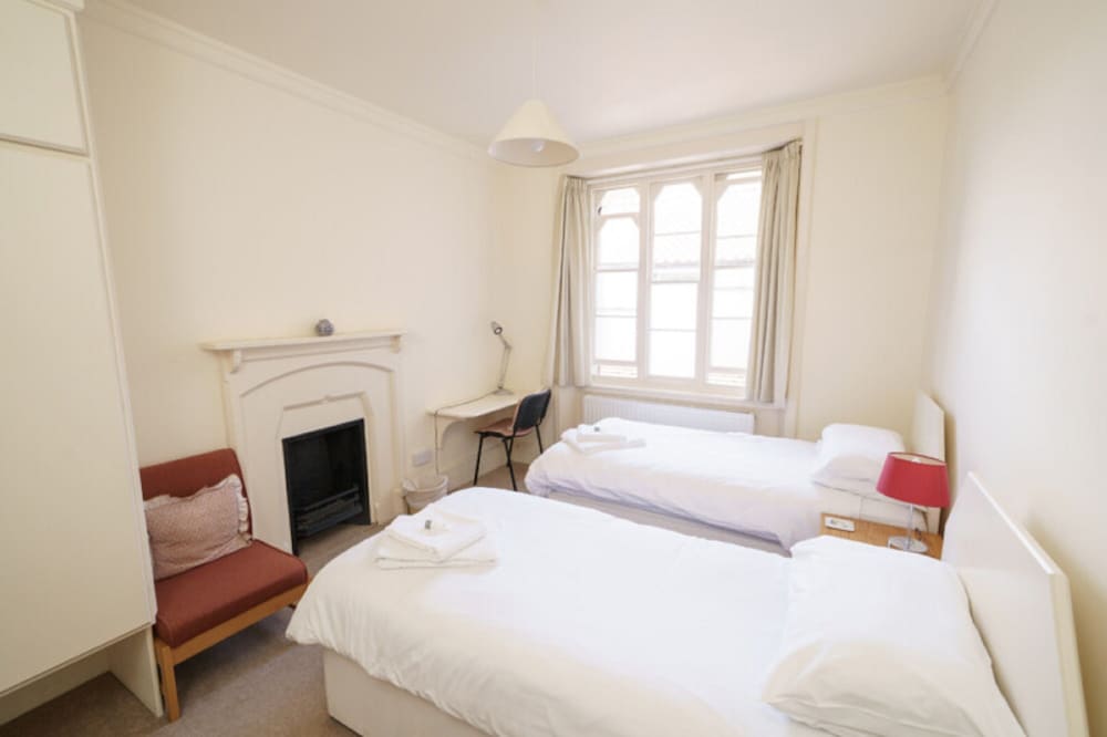 Twin room, Ensuite photo 1