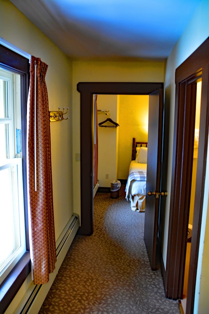 Room, 2 Bedrooms, Private Bathroom photo 2