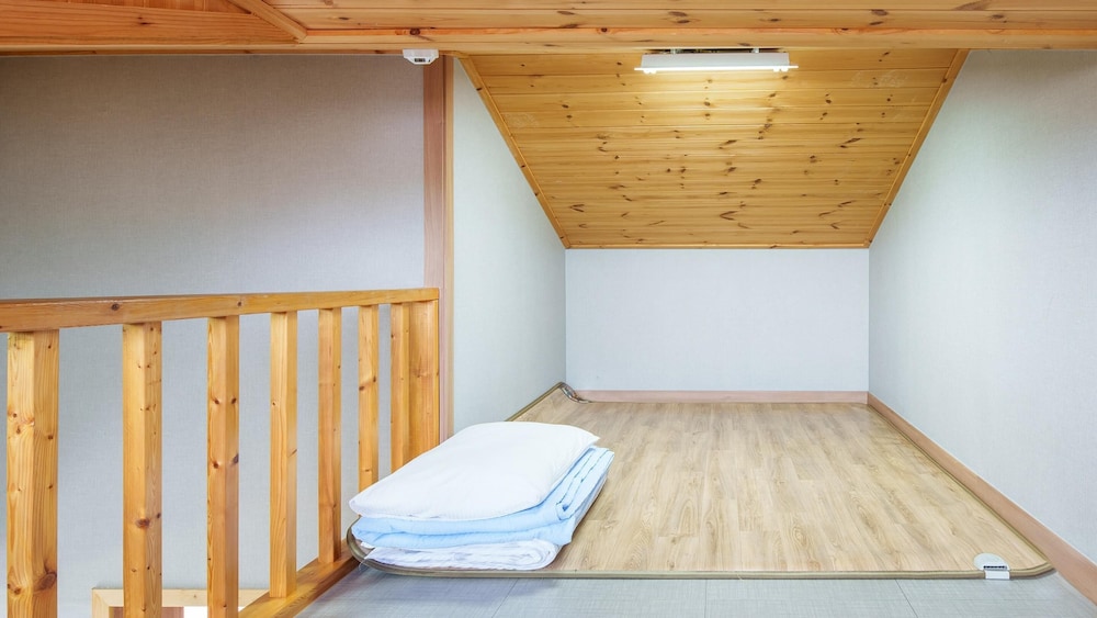 Basic Room, 1 Bedroom (1F 105, (bedroom1, Ondol1/56.2m² )) - Photo 3