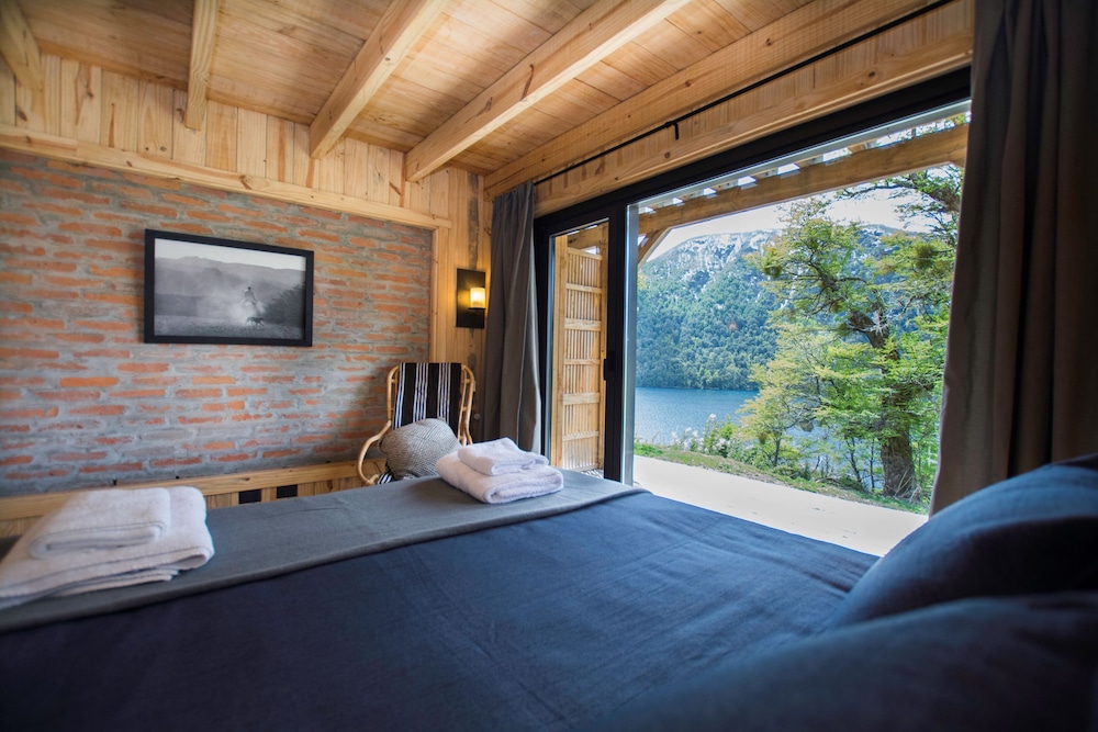 Standard Room, Balcony, Lake View photo 3