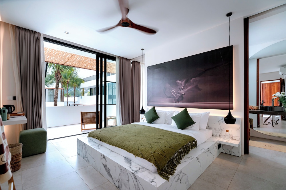Deluxe Studio, Pool View