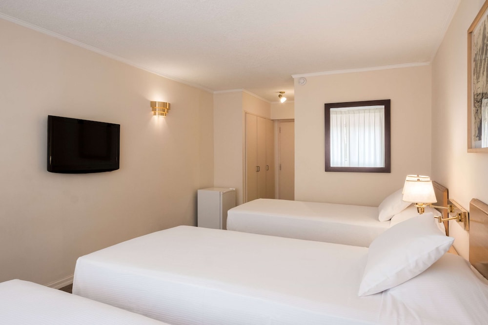 Room, 3 Twin Beds photo 3