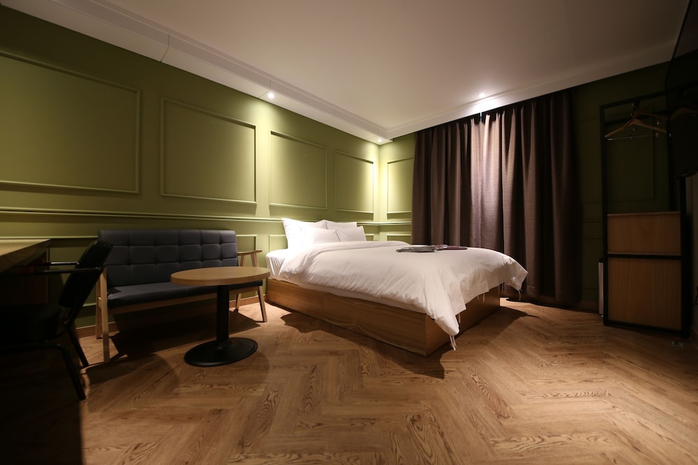 Deluxe Room - Photo 7