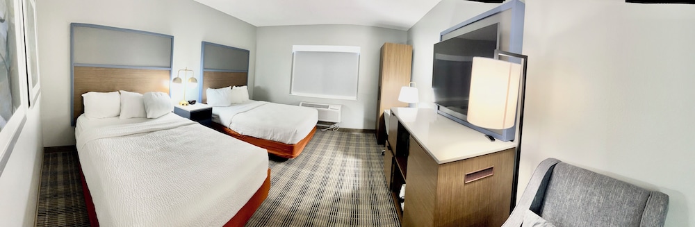 Room, 2 Queen Beds,Handicap Accessible, Non Smoking (210000205) - Photo 1