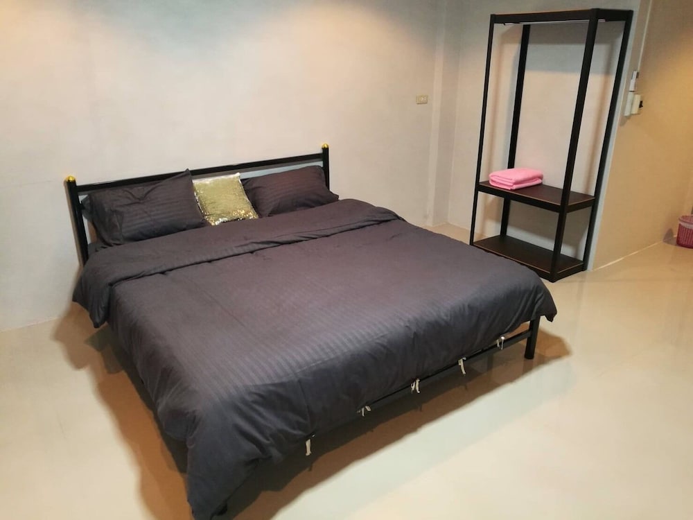 City Double Room, 1 King Bed photo 3