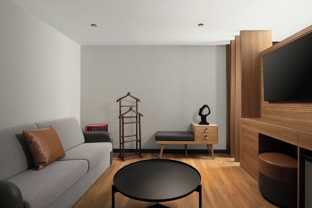 Suite, 1 Bedroom, City View