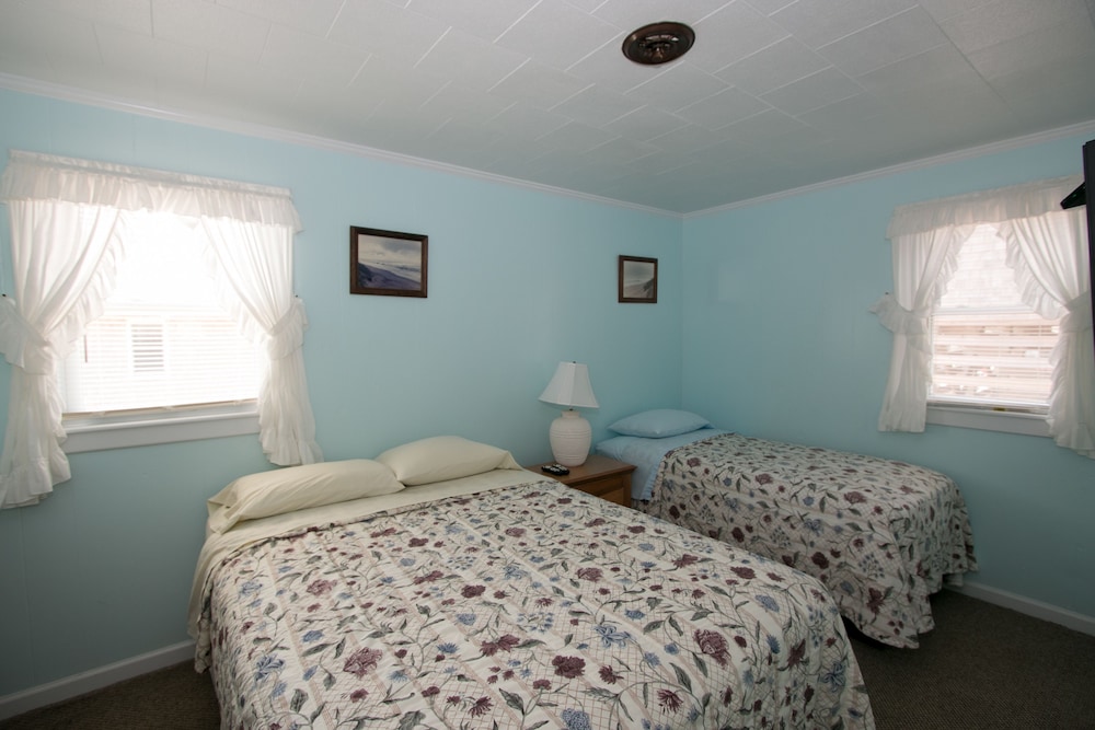 Standard House, Multiple Bedrooms, Oceanfront photo 2