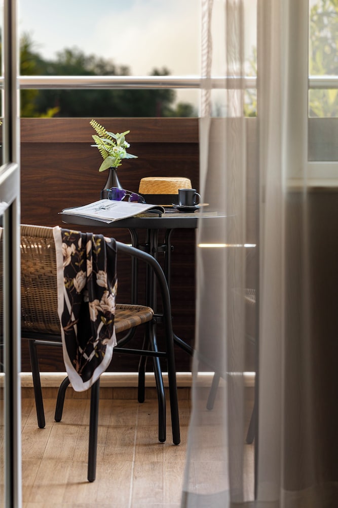 Deluxe Double Room, Balcony - Photo 6