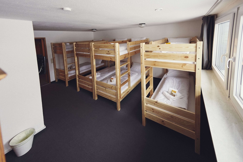 Basic Room (4 bunk beds) photo 1