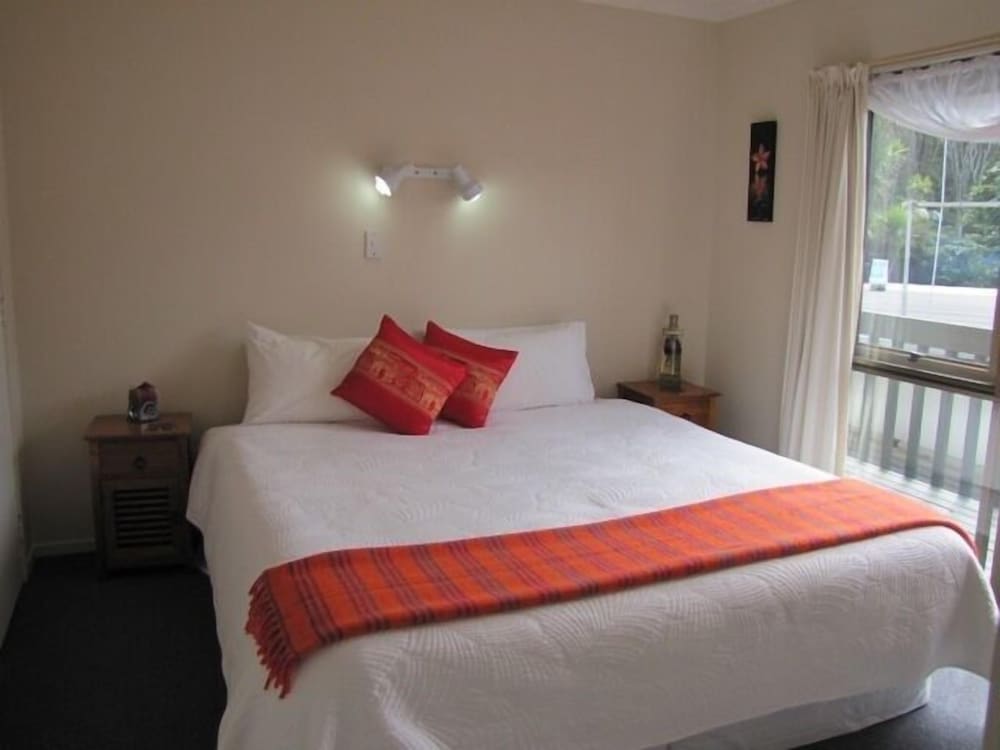 Two Bedroom Apartment, Beach View (Unit 2) photo 3
