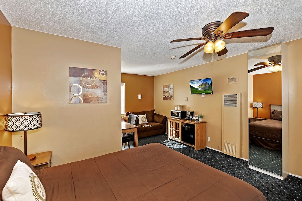 Standard Room, 1 Queen Bed - Photo 6