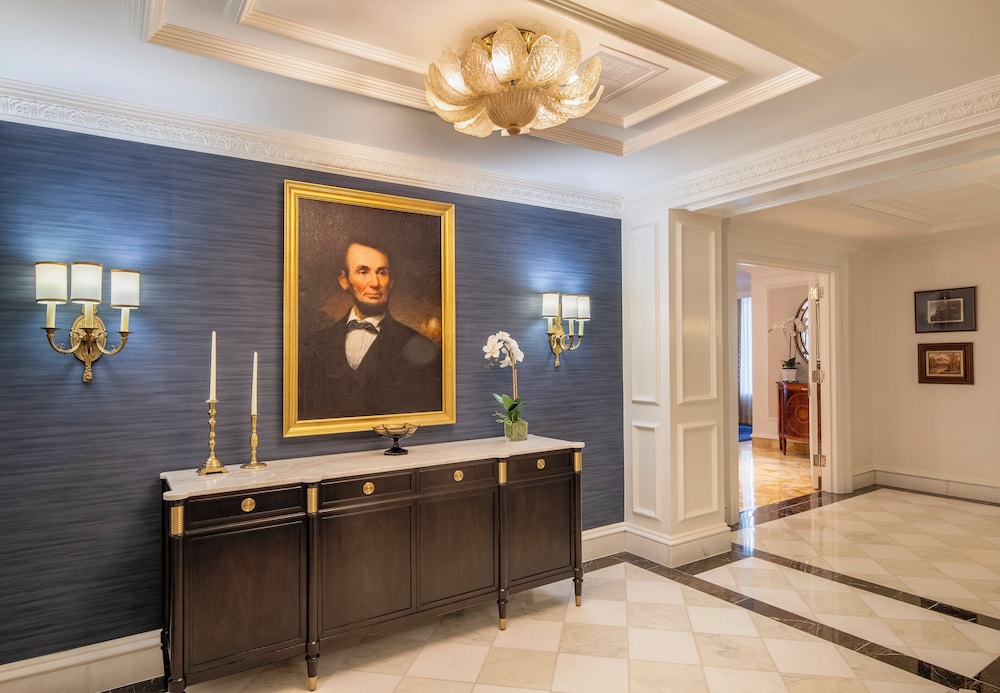 Suite, 1 King Bed (Abraham Lincoln) thumbnail 5