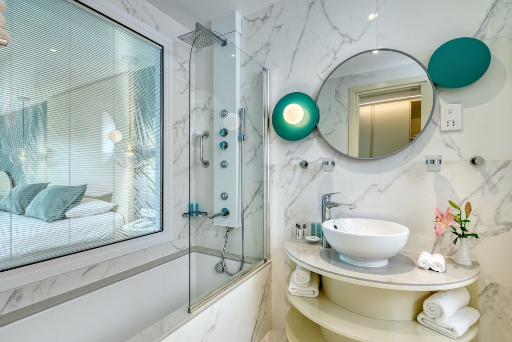 Junior Suite, Jetted Tub photo 3