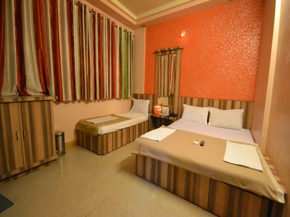 Economy Triple Room photo 1