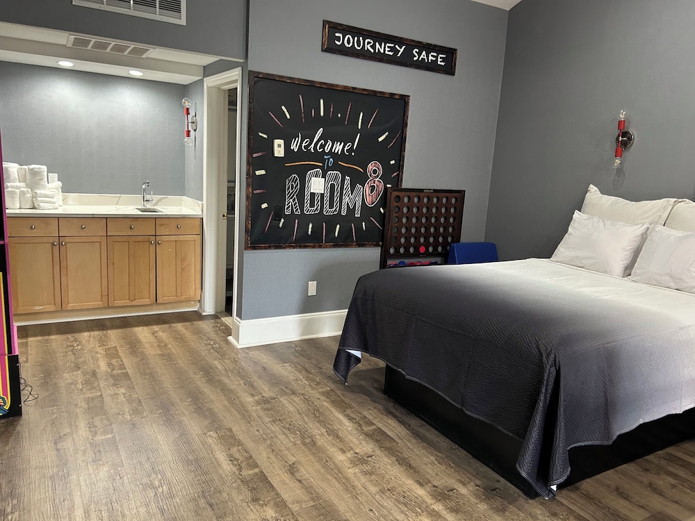 Suite, Multiple Beds, Non Smoking - Photo 2